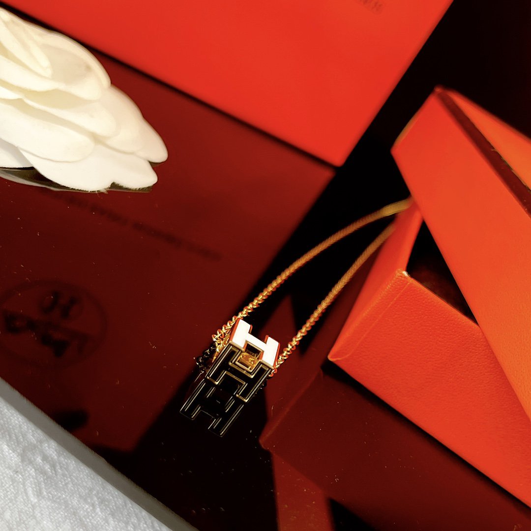 [Royal Top]H WHITE SQUARE GOLD NECKLACE