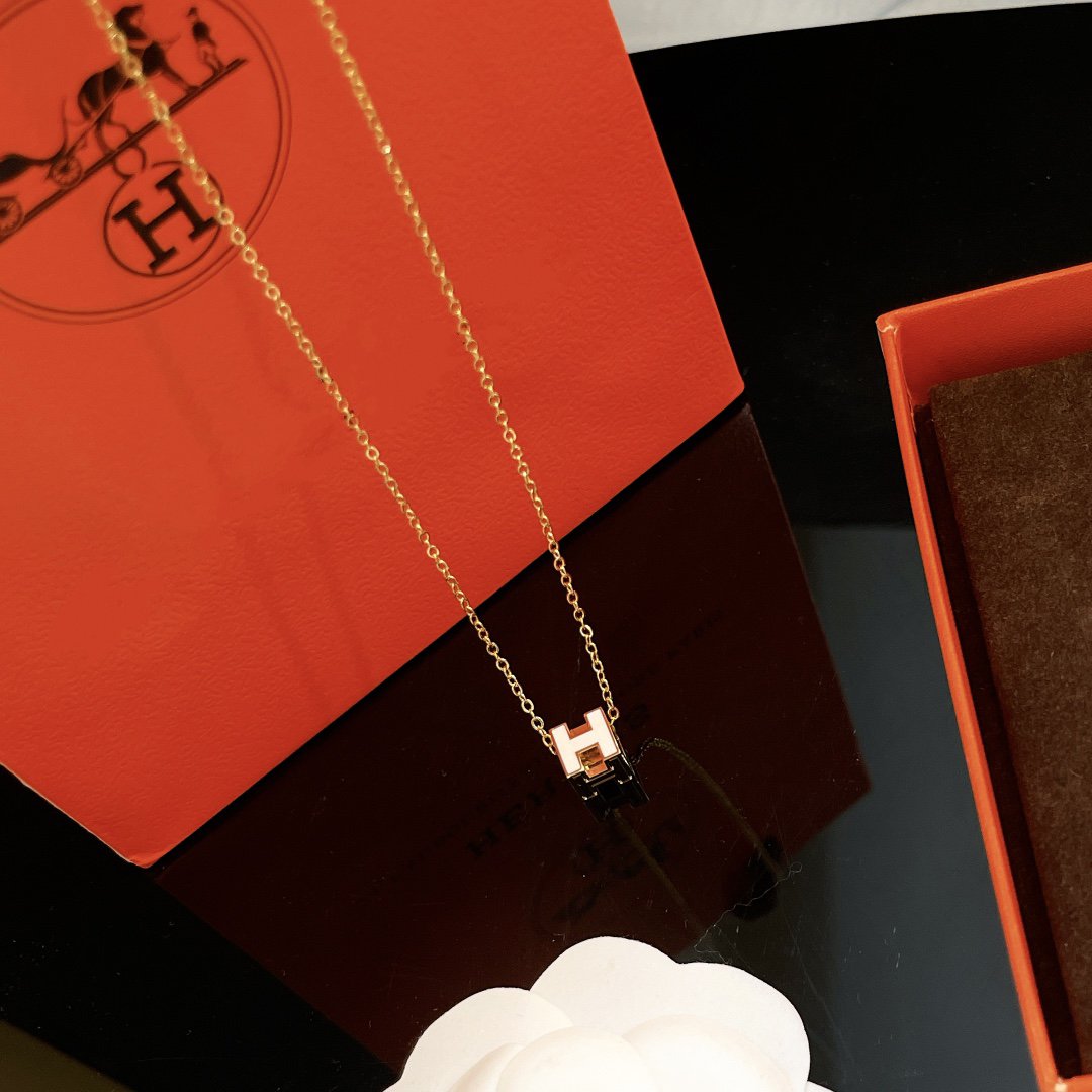[Royal Top]H WHITE SQUARE GOLD NECKLACE