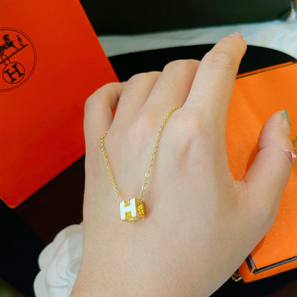 [Royal Top]H WHITE SQUARE GOLD NECKLACE