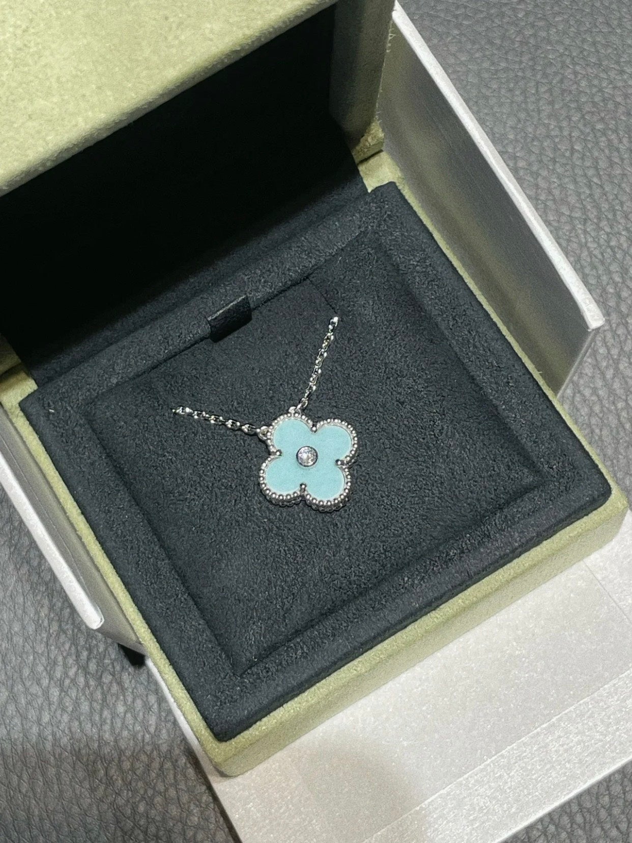 [Royal Top]CLOVER 1 DIAMOND LIGHT BLUE SILVER NECKLACE