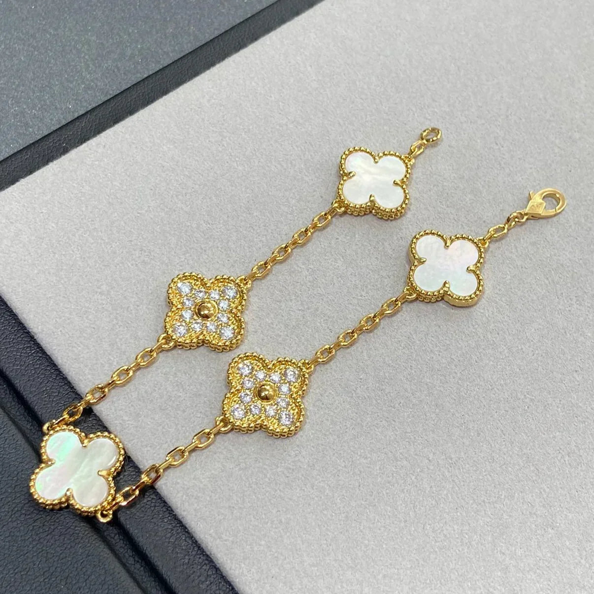 [Royal Top]CLOVER WHITE PEARL MOP 5 MOTIF BRACELET COLLECTION