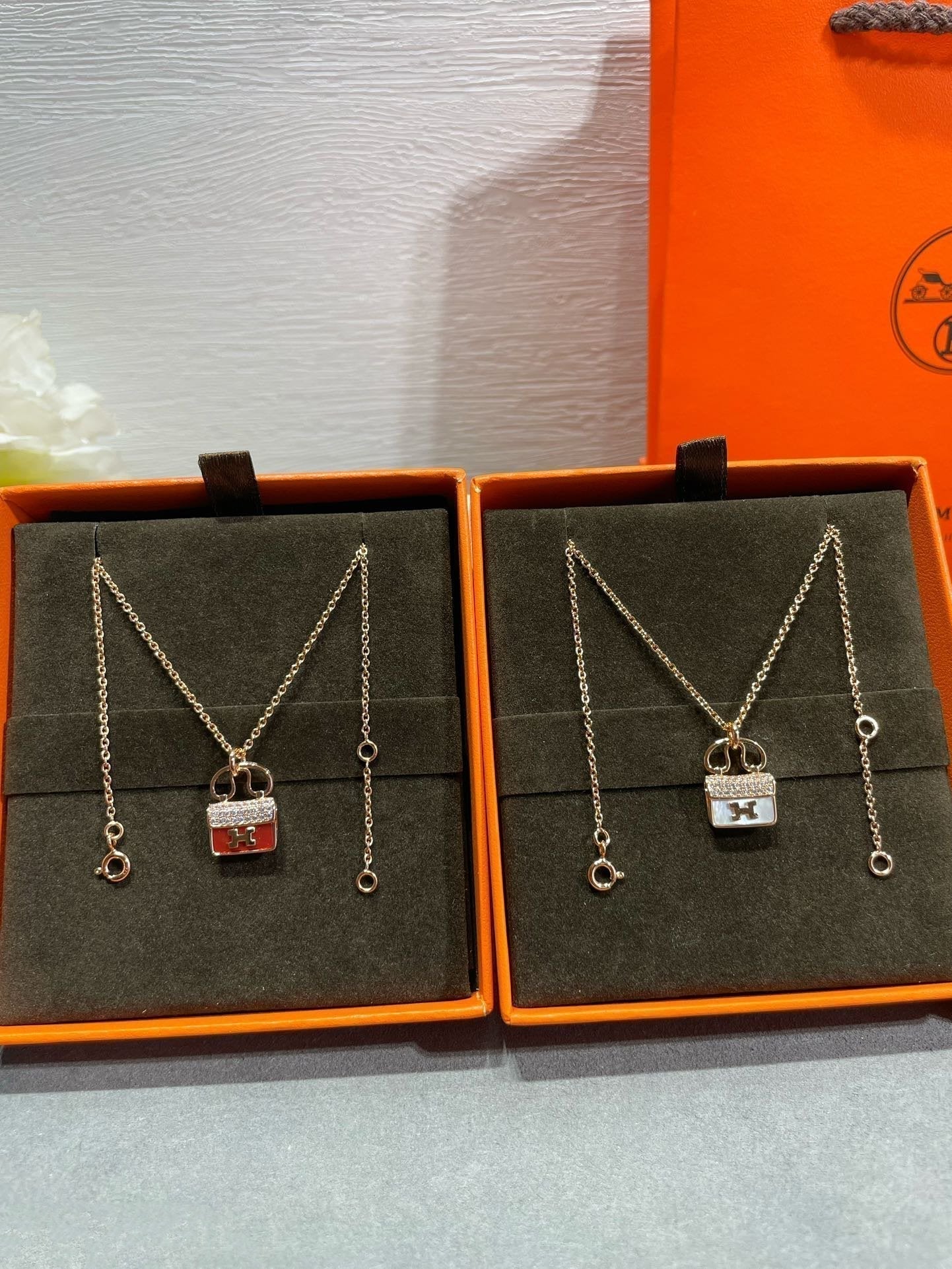 [Royal Top]H CIRCE MOISSANITE PENDANT NECKLACE GOLD