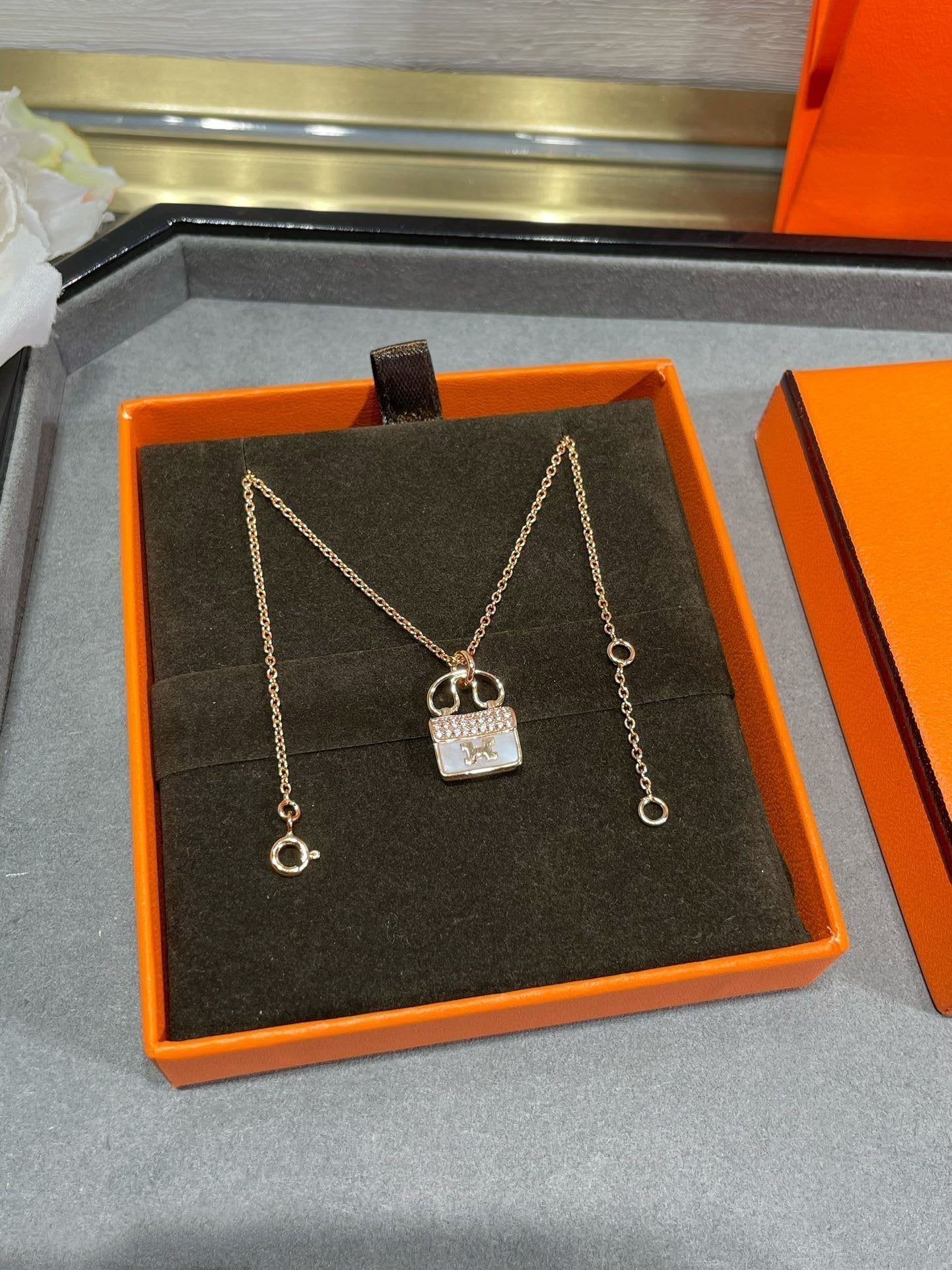 [Royal Top]H CIRCE MOISSANITE PENDANT NECKLACE GOLD