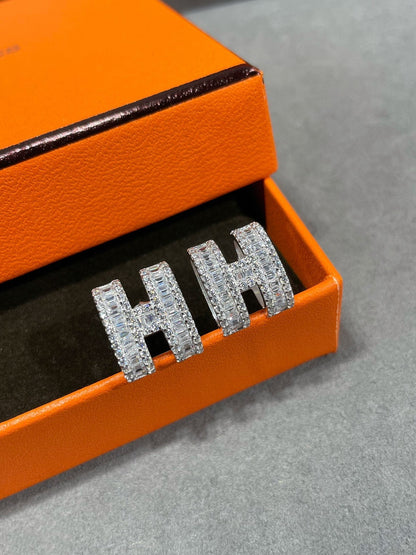 [Royal Top]H STUD EARRINGS WITH SILVER DIAMONDS