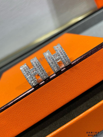 [Royal Top]H STUD EARRINGS WITH SILVER DIAMONDS