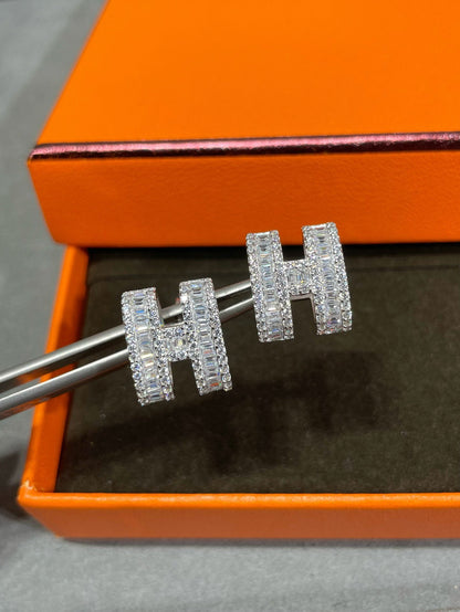 [Royal Top]H STUD EARRINGS WITH SILVER DIAMONDS