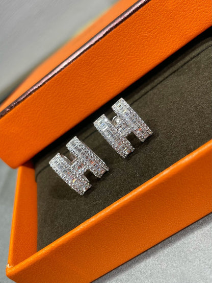 [Royal Top]H STUD EARRINGS WITH SILVER DIAMONDS