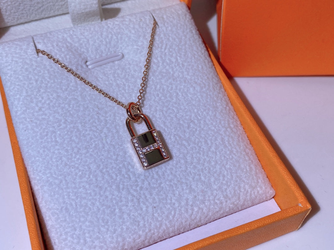 [Royal Top]HM ADVANCED NICHE LOCK HEAD NECKLACE DIAMONDS