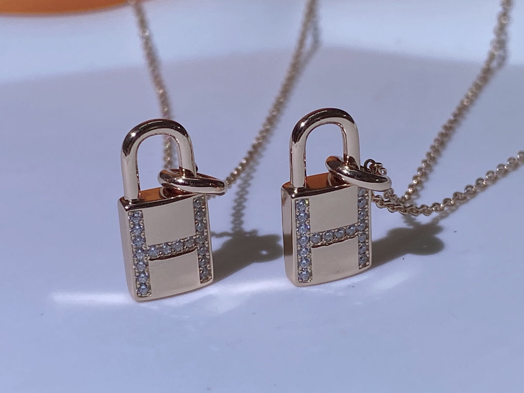 [Royal Top]HM ADVANCED NICHE LOCK HEAD NECKLACE DIAMONDS