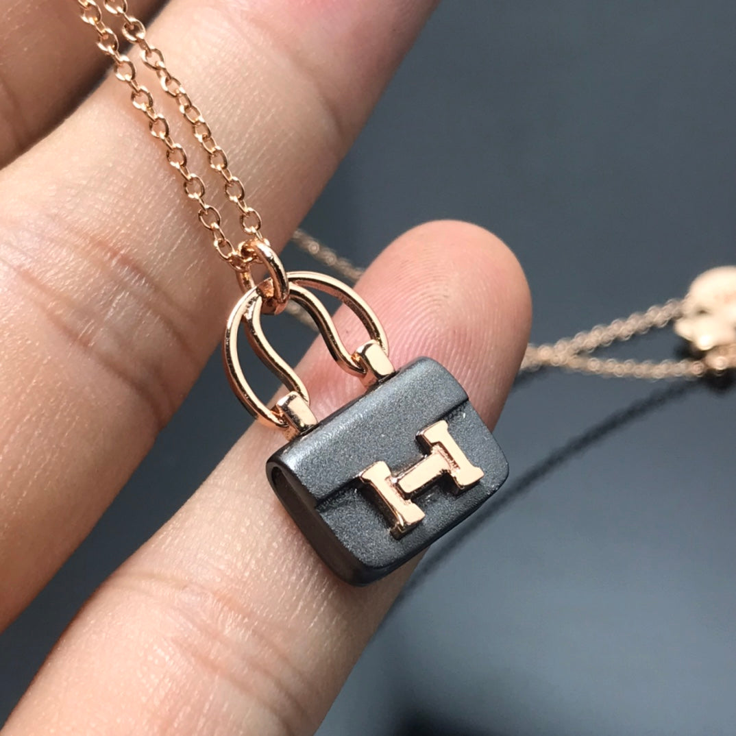 [Royal Top]WOMEN'S HM AMULETTES CONSTANCE PENDANT NECKLACE