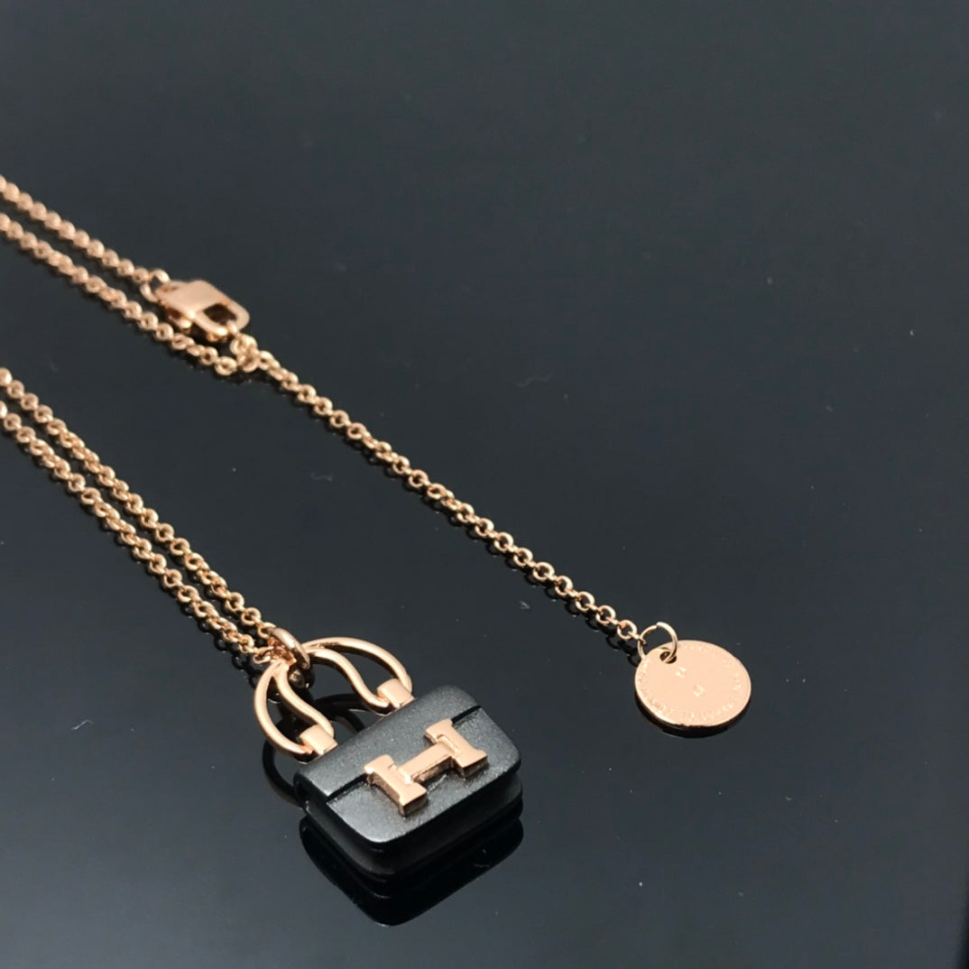 [Royal Top]WOMEN'S HM AMULETTES CONSTANCE PENDANT NECKLACE