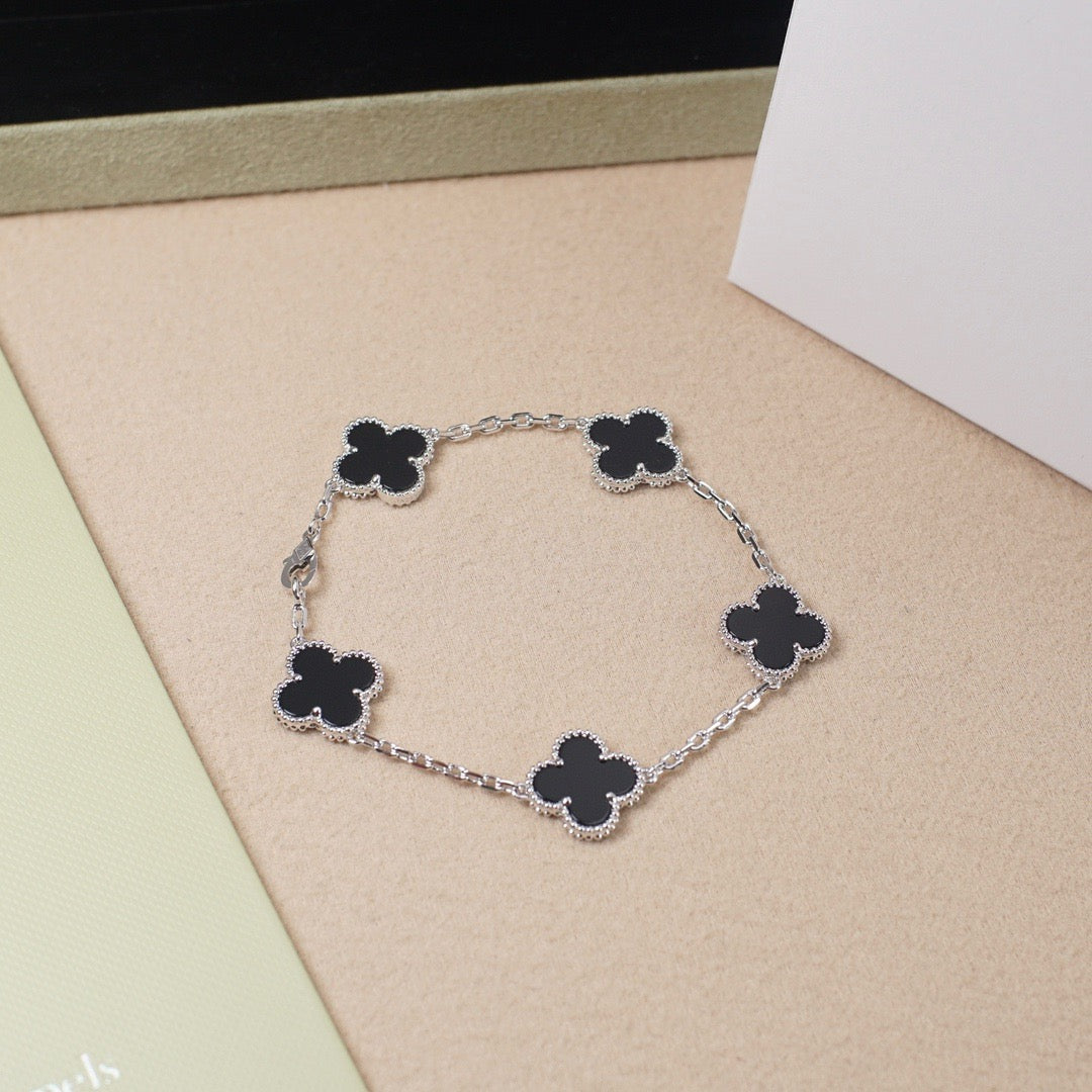 [Royal Top] CLOVER 5 MOTIF ONYXS BRACELET COLLECTION