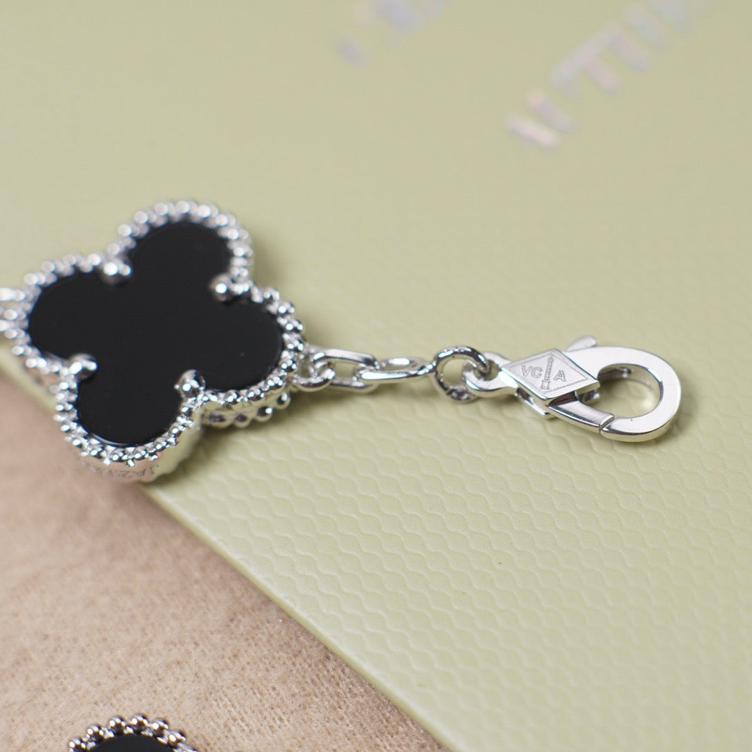 [Royal Top] CLOVER 5 MOTIF ONYXS BRACELET COLLECTION