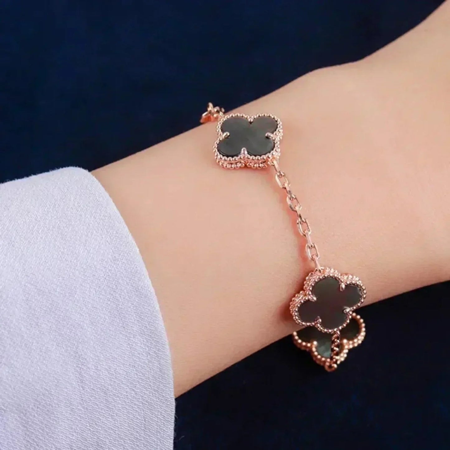 [Royal Top] CLOVER 5 MOTIF GRAY MOP BRACELET COLLECTION