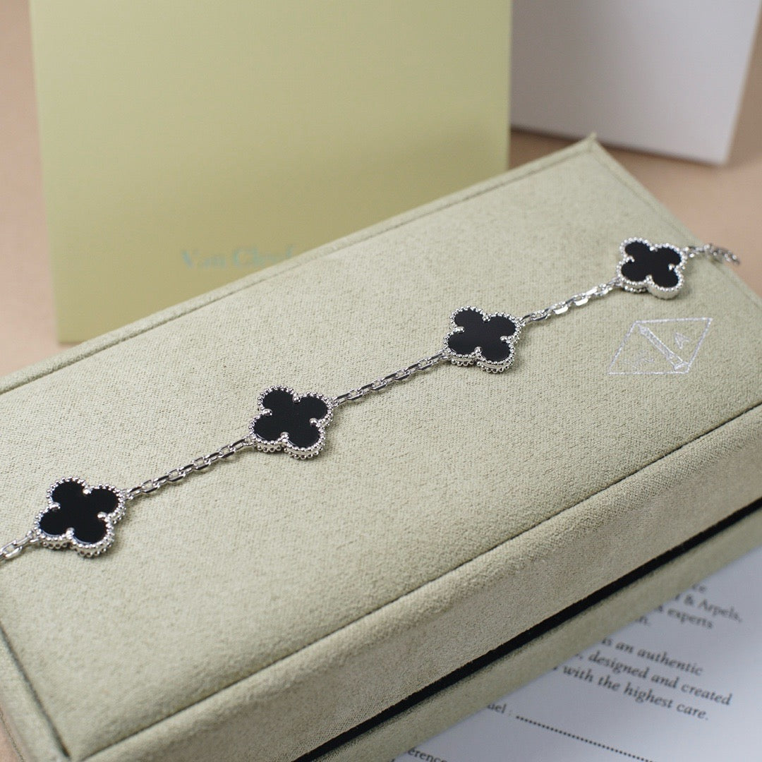 [Royal Top] CLOVER 5 MOTIF ONYXS BRACELET COLLECTION