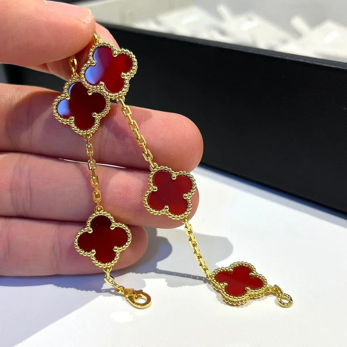 [Royal Top] CLOVER 5 MOTIF RED CORNELIAN BRACELET COLLECTION