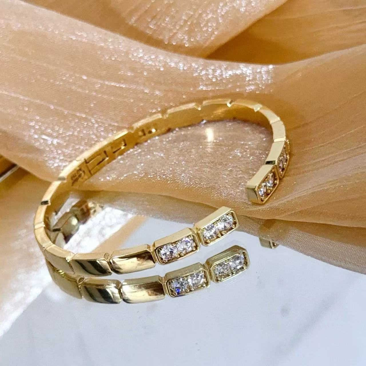 [Royal Top jewelrys]LOVE DIAMOND OPEN  BRACELET
