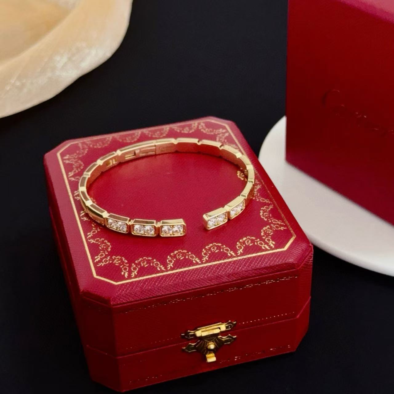 [Royal Top jewelrys]LOVE DIAMOND OPEN  BRACELET