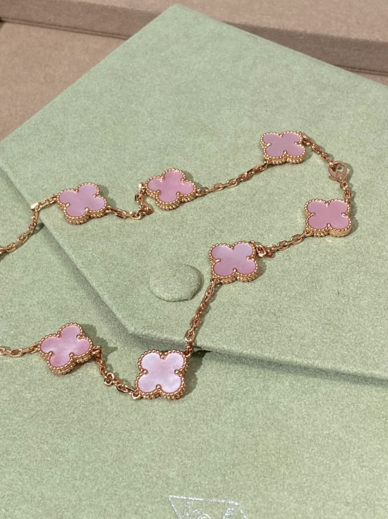 [Royal Top Jewellery] Pink Necklace with Ten Clover Designs