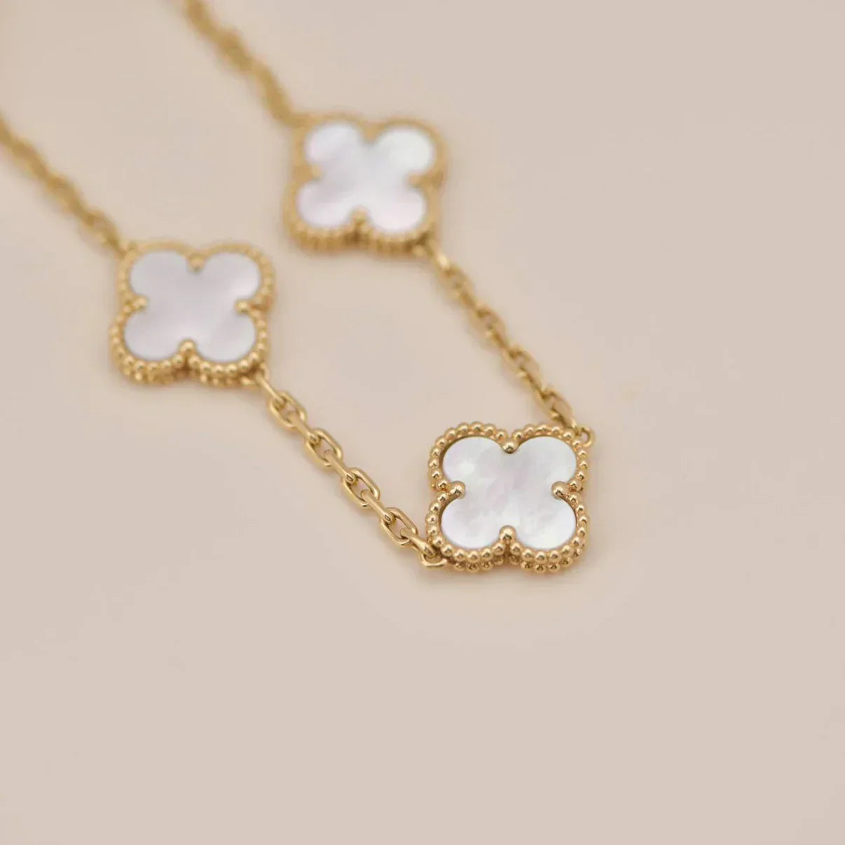 [Royal Top]CLOVER WHITE PEARL MOP 5 MOTIF BRACELET COLLECTION