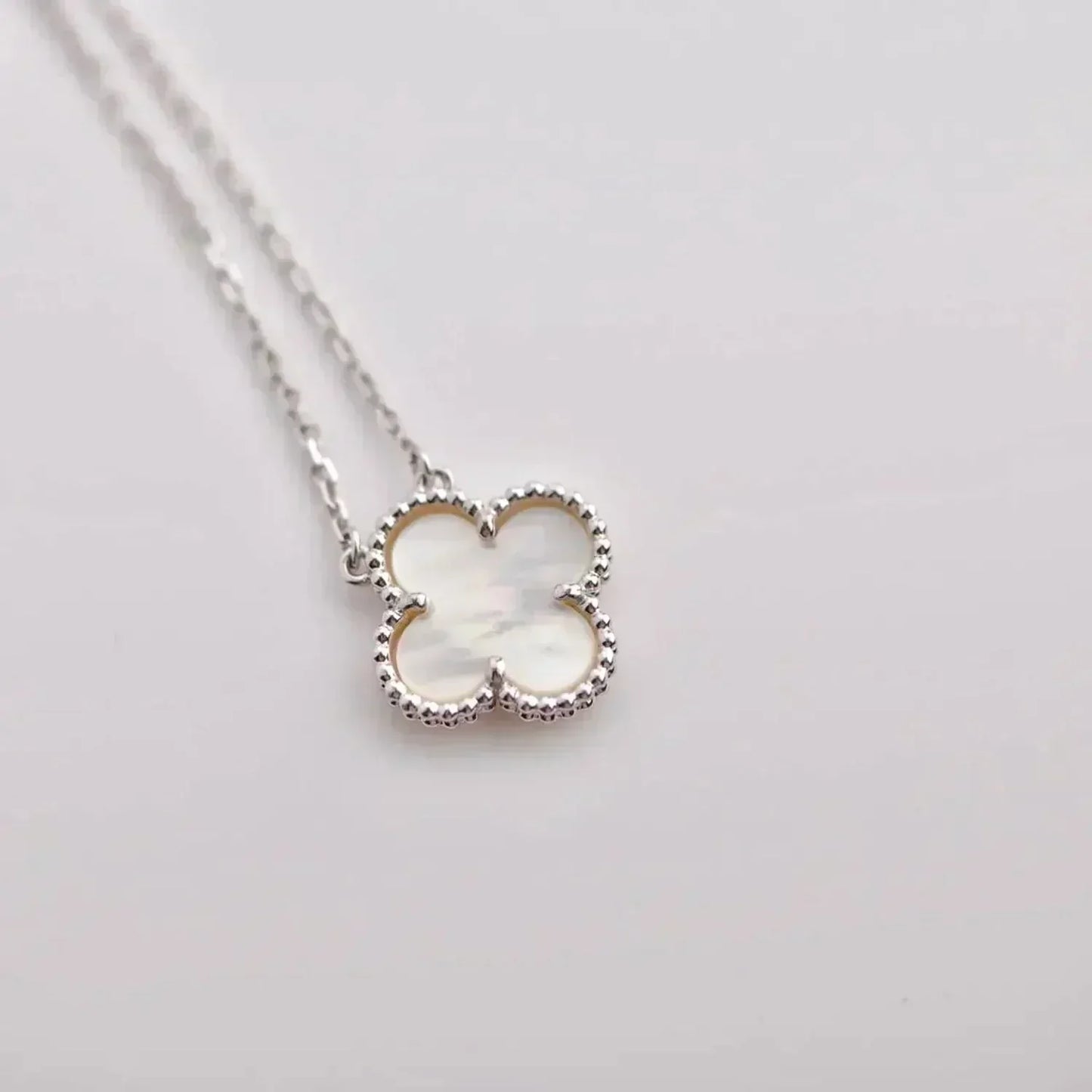 [Royal Top]CLOVER  15MM WHITE MOTHER-OF-PEARL SILVER