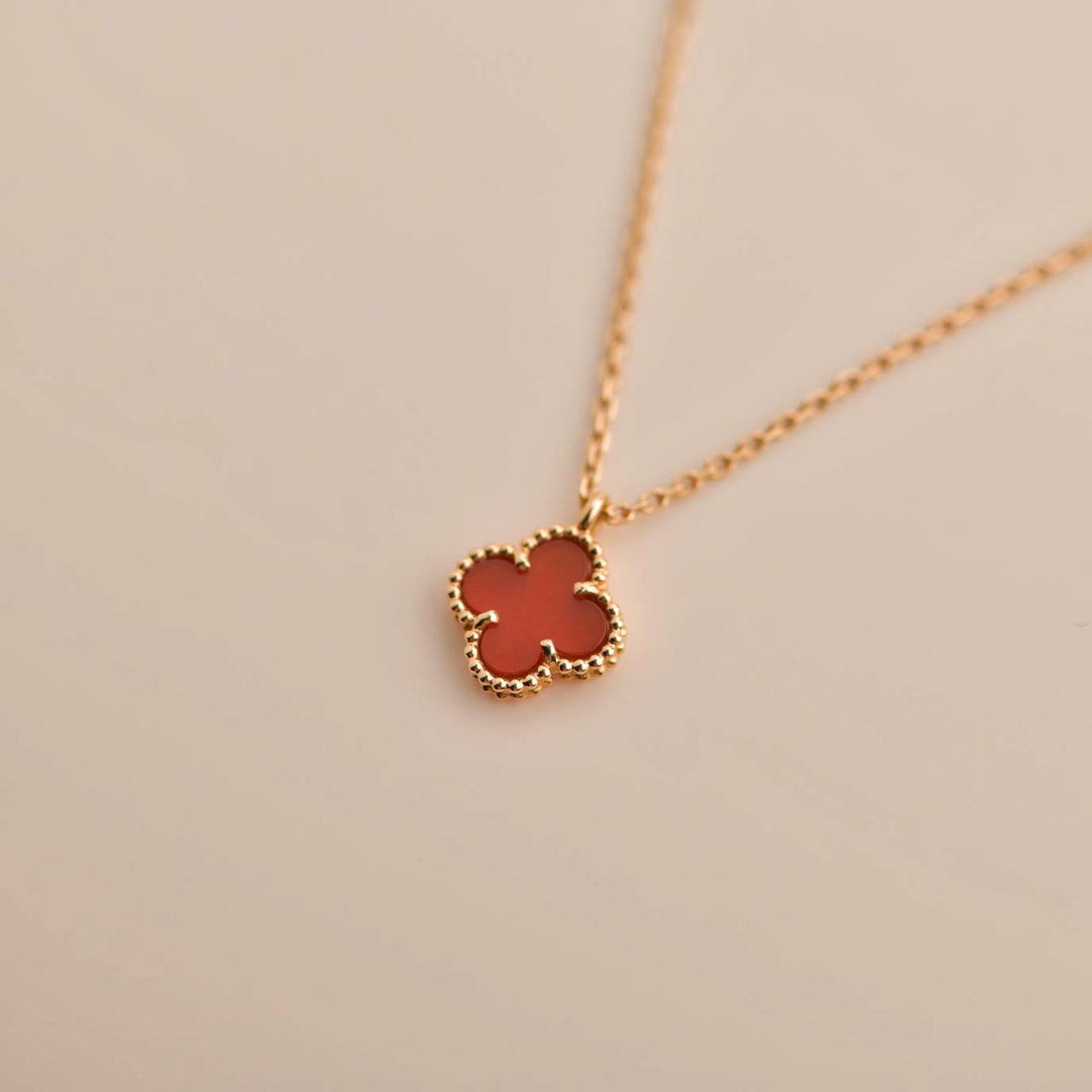 [Royal Top]CLOVER MINI 9.5MM WHITE CARNELIANS NECKLACE