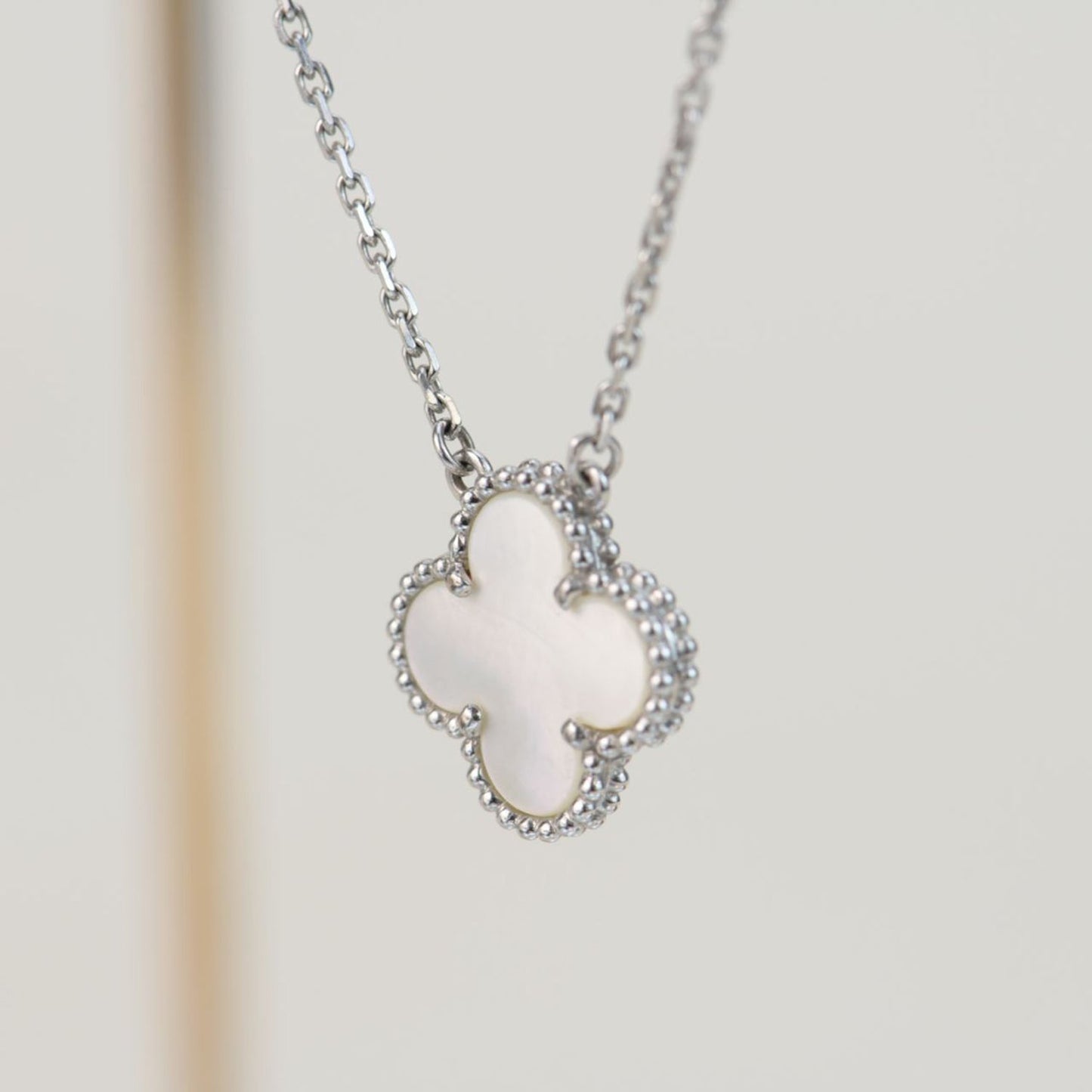 [Royal Top]CLOVER  15MM WHITE MOTHER-OF-PEARL SILVER