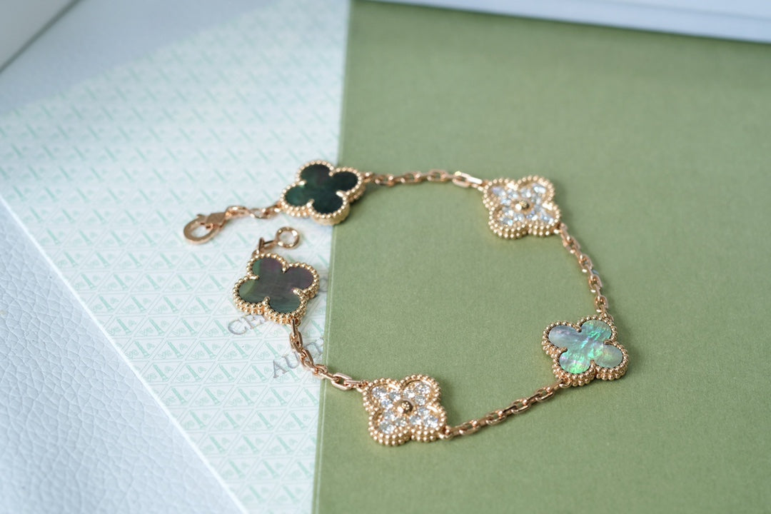 [Royal Top] CLOVER 5 MOTIF GRAY MOP BRACELET COLLECTION