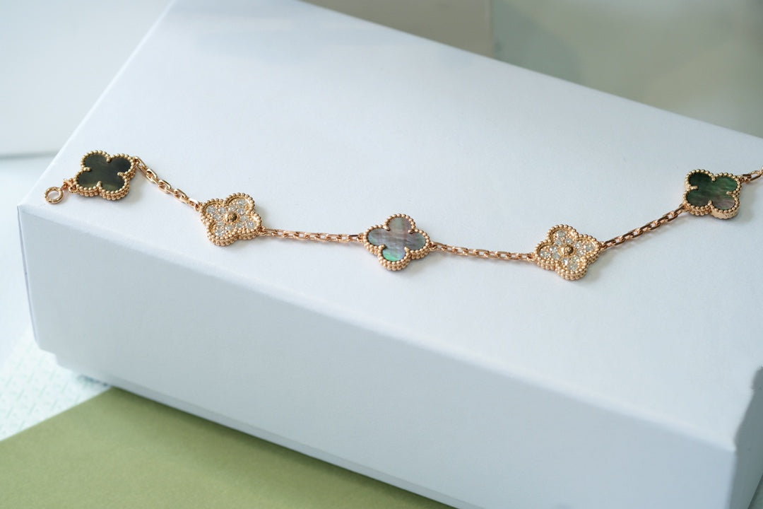 [Royal Top] CLOVER 5 MOTIF GRAY MOP BRACELET COLLECTION