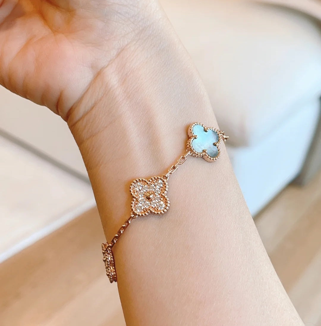 [Royal Top] CLOVER 5 MOTIF GRAY MOP BRACELET COLLECTION