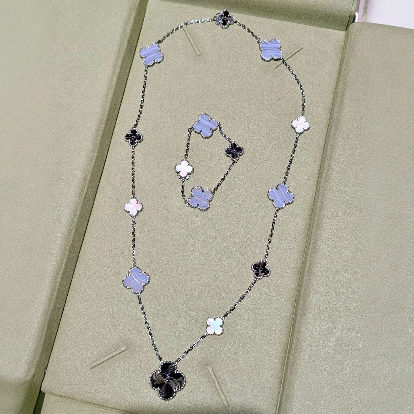 [Royal Top]DETACHABLE CLOVER 15(11+4) FLOWER SILVER NECKLACE SET