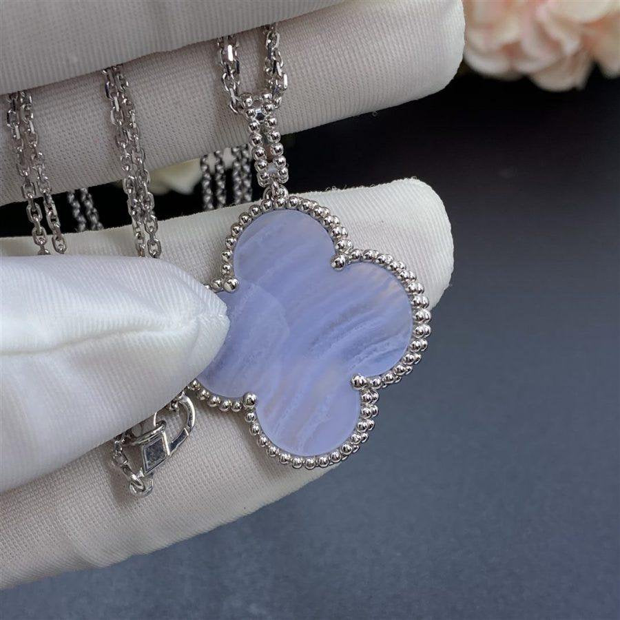 [Royal Top]CLOVER SILVER CHALCEDONY BIG CLOVER NECKLACE