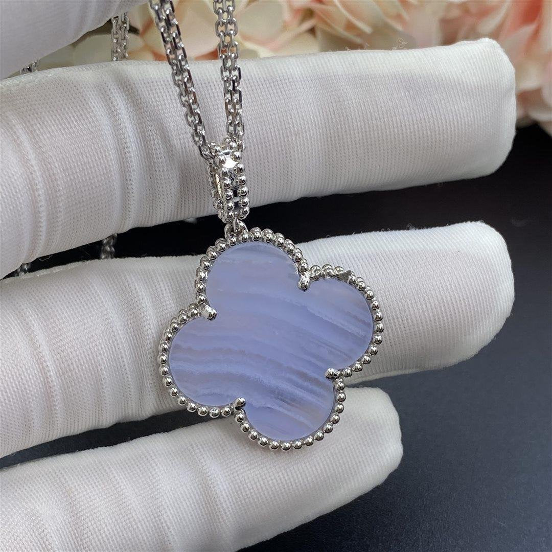 [Royal Top]CLOVER SILVER CHALCEDONY BIG CLOVER NECKLACE