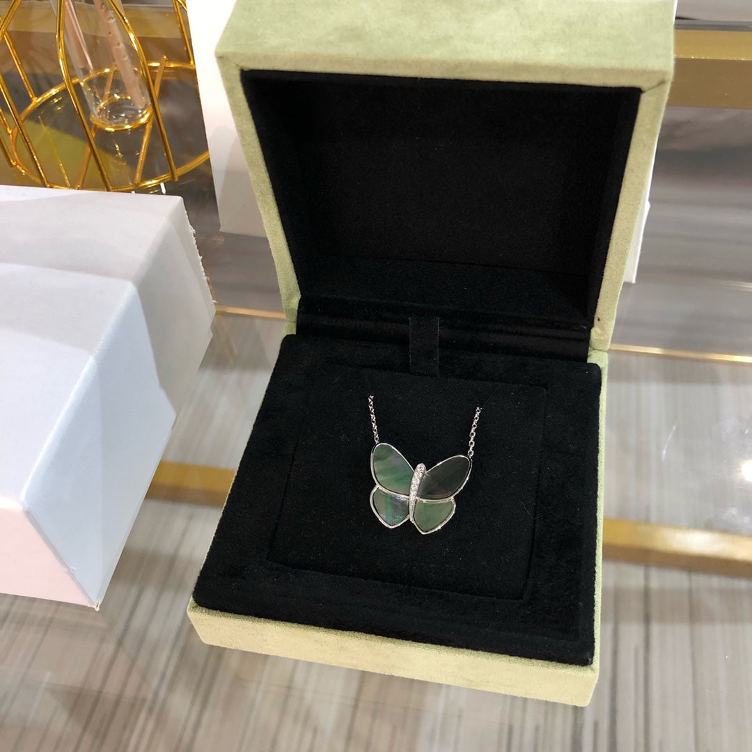 [Royal Top]LARGE BUTTERFLY SILVER PENDANT DIAMOND NECKLACE