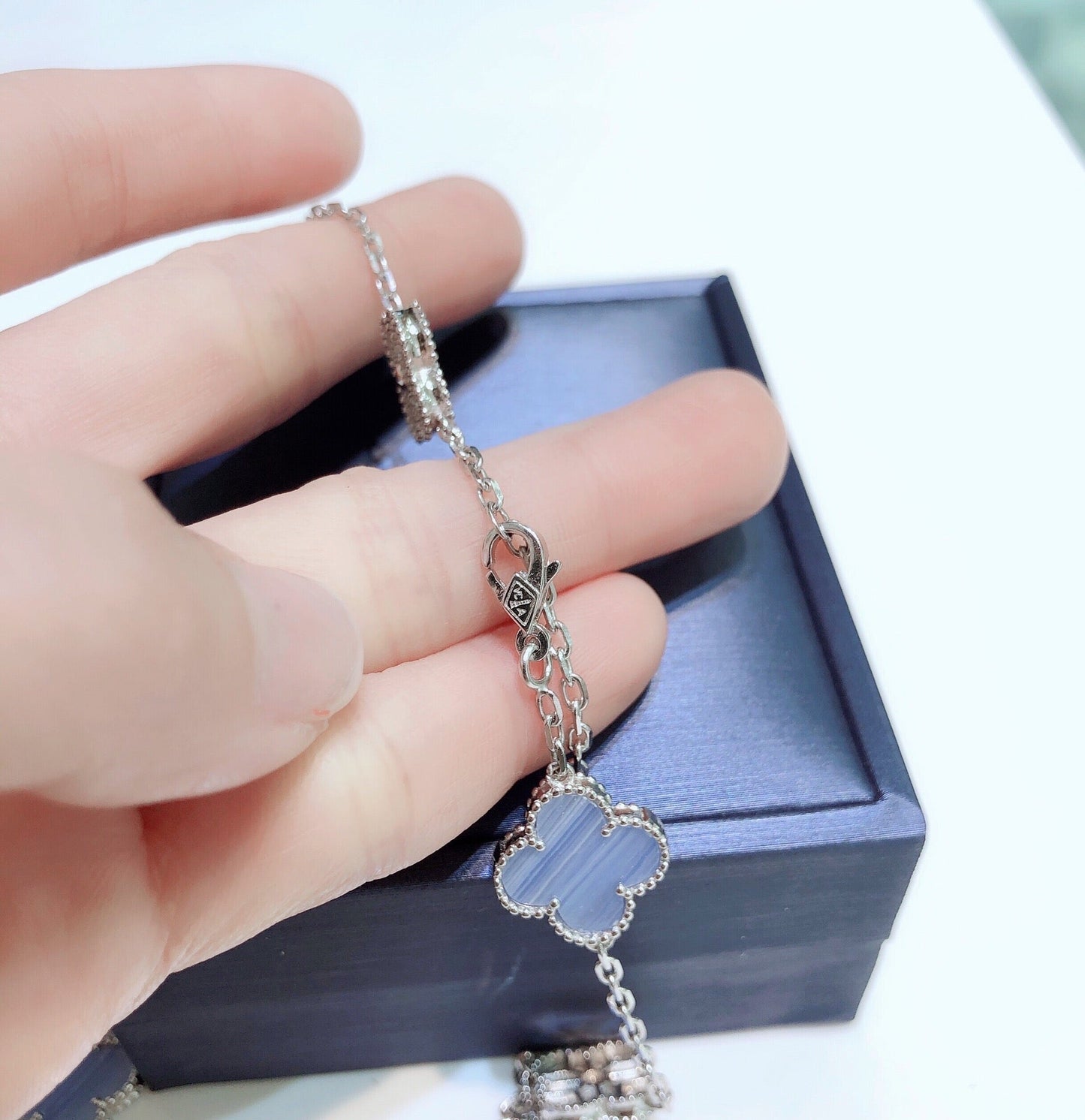 [Royal Top]CLOVER 10 MOTIFS CHALCEDONY DIAMONDS SILVER NECKLACE
