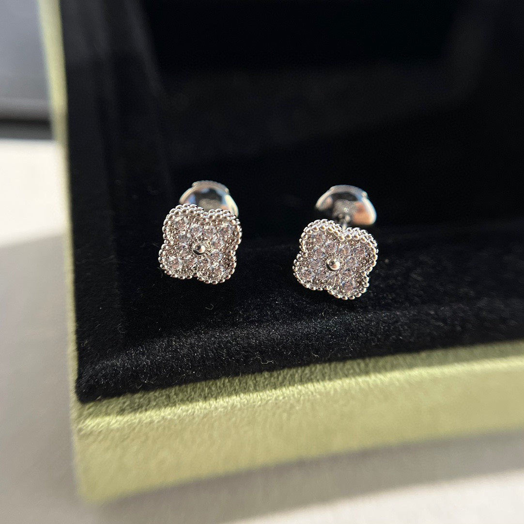 [Royal Top]CLOVER MINI DIAMOND STUD EARRINGS