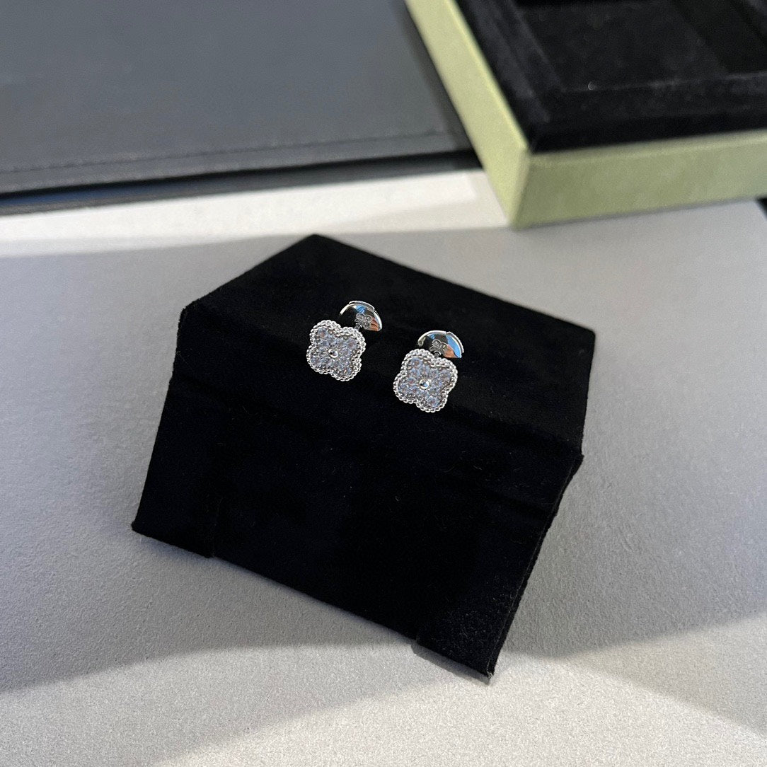 [Royal Top]CLOVER MINI DIAMOND STUD EARRINGS