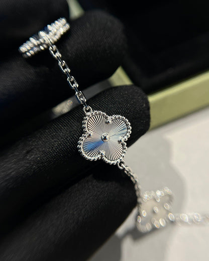 [Royal Top] CLOVER 5 MOTIF LASER BRACELET COLLECTION
