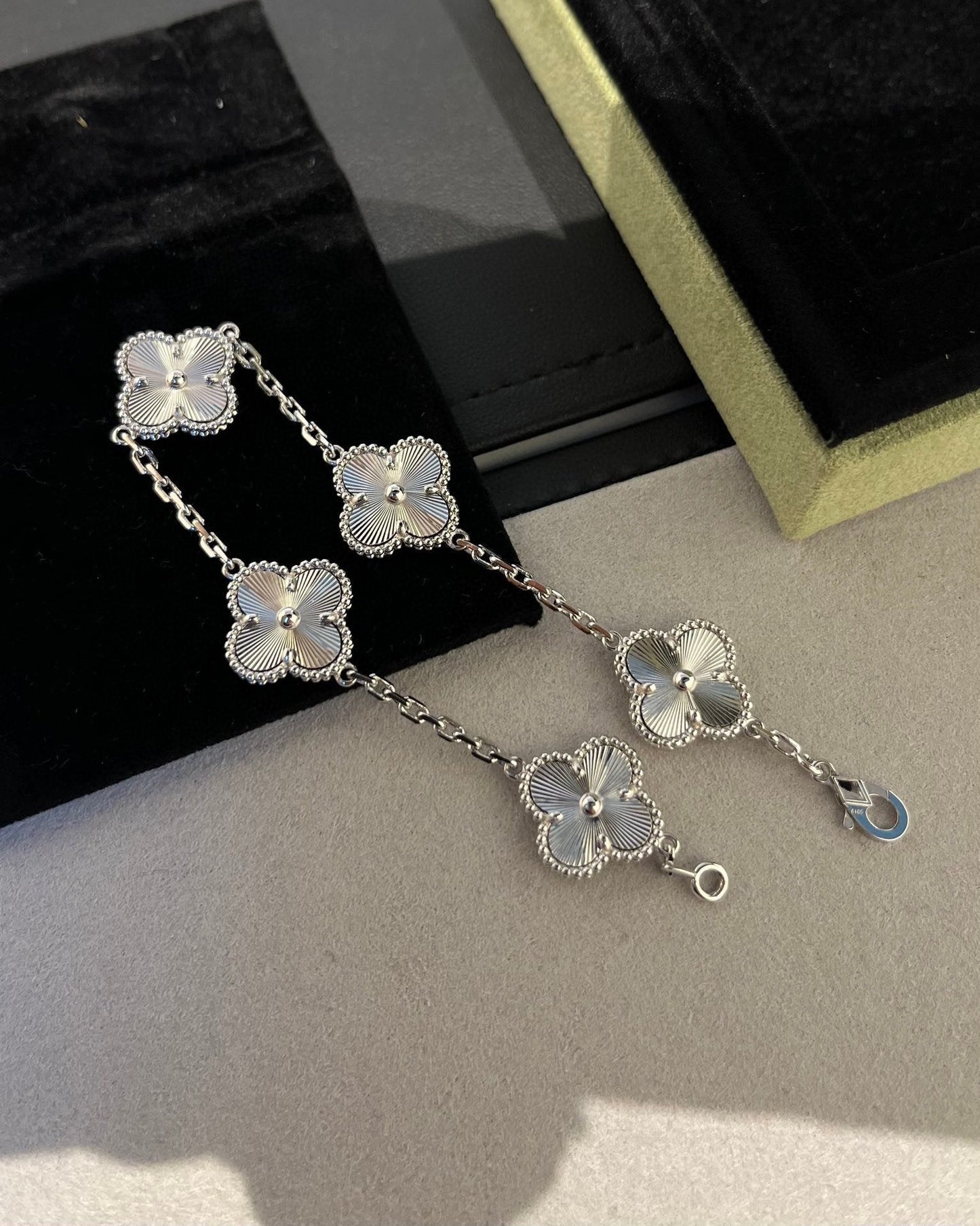 [Royal Top] CLOVER 5 MOTIF LASER BRACELET COLLECTION